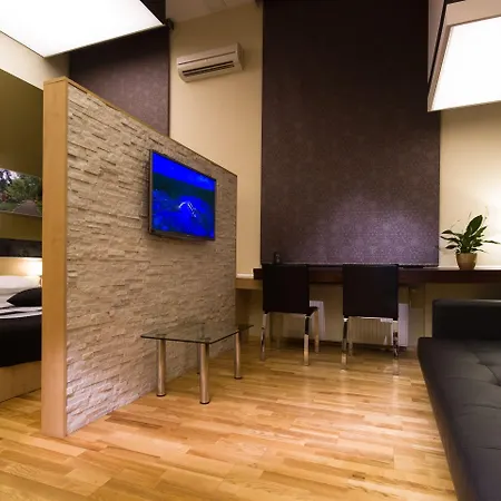 Dikul Market Square 3*