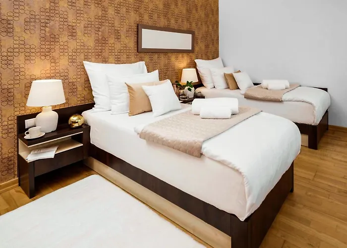 Dikul Market Square 3*