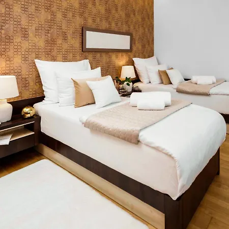 Dikul Market Square 3*