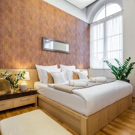 Dikul Market Square Hotel 3*