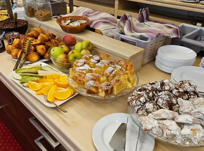 Отель Dikul Market Square 3*