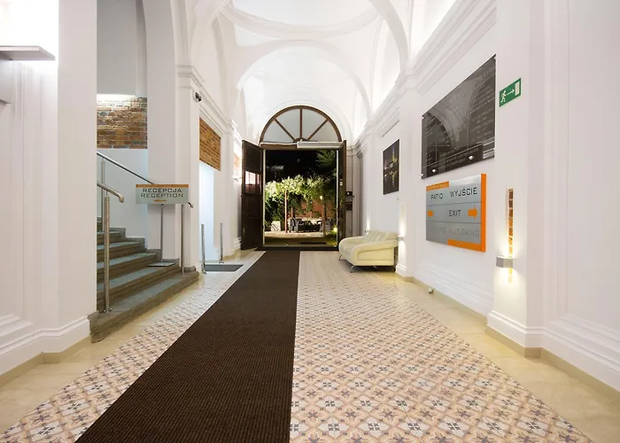 Dikul Market Square Hotel 3*